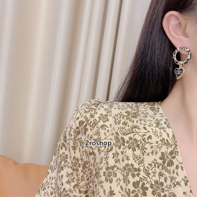 CHANEL 피어싱
