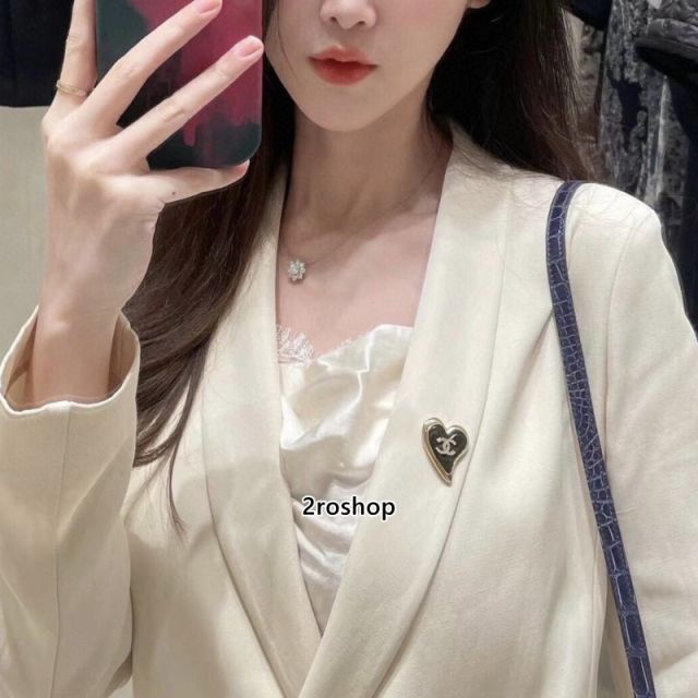 CHANEL 브로치