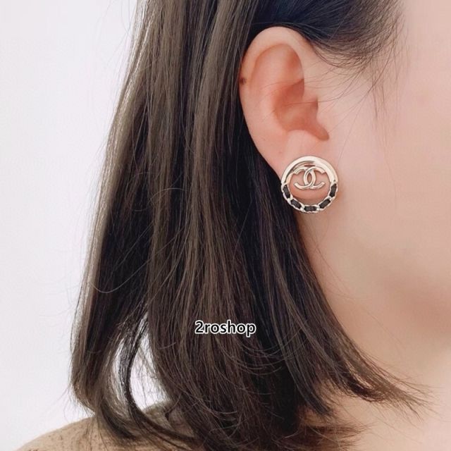 CHANEL 피어싱