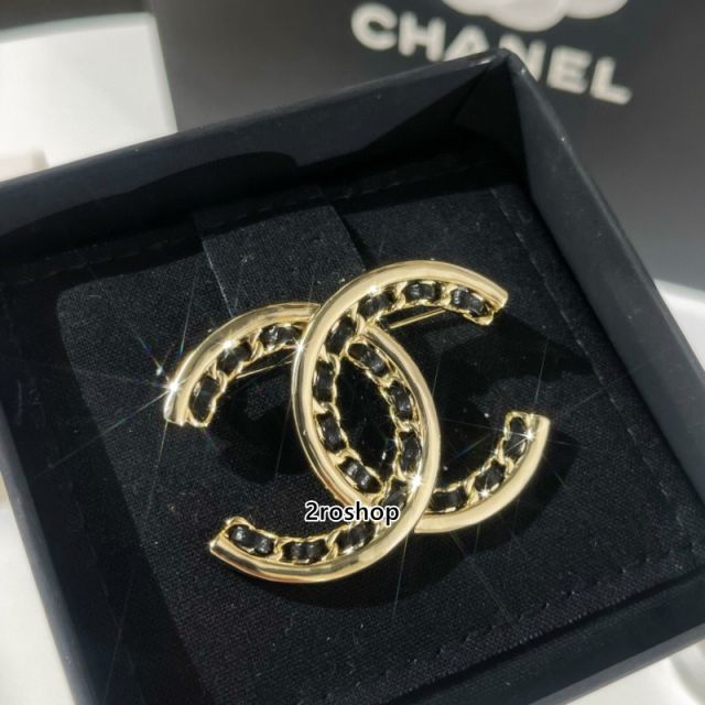 CHANEL 브로치