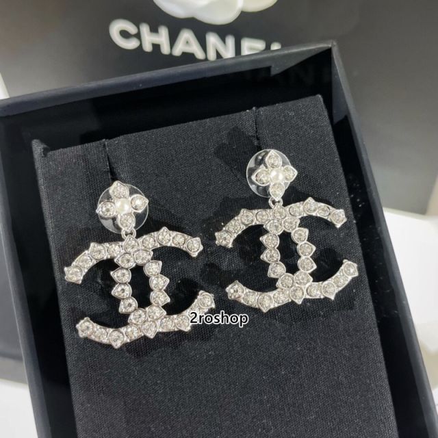 CHANEL 피어싱