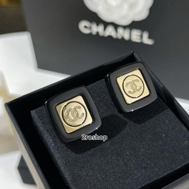 CHANEL 피어싱