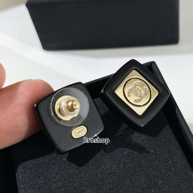 CHANEL 피어싱