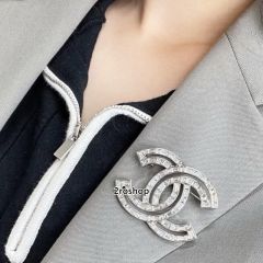 CHANEL 브로치