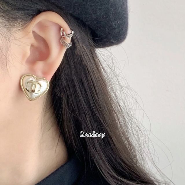CHANEL 피어싱