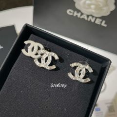 CHANEL 피어싱
