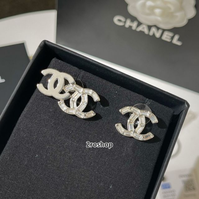 CHANEL 피어싱