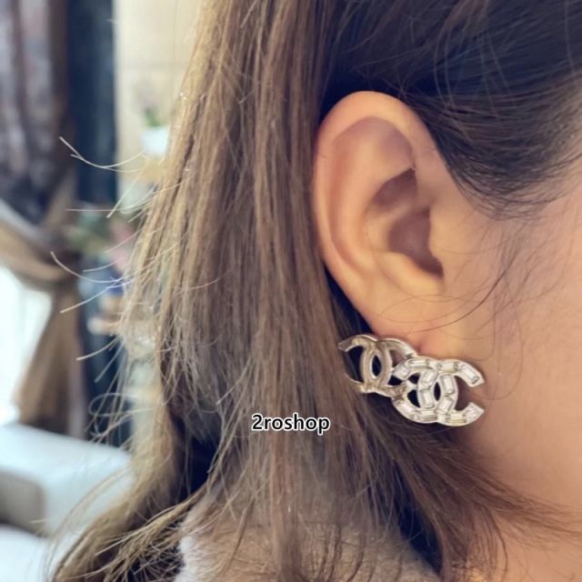 CHANEL 피어싱