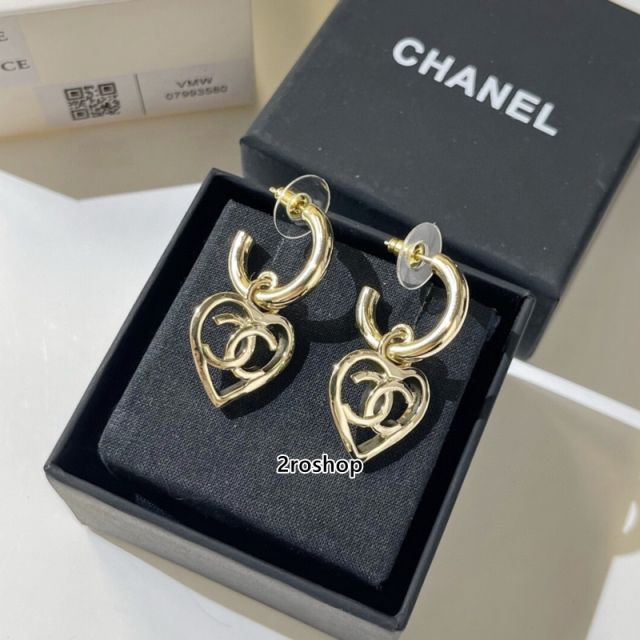 CHANEL 피어싱