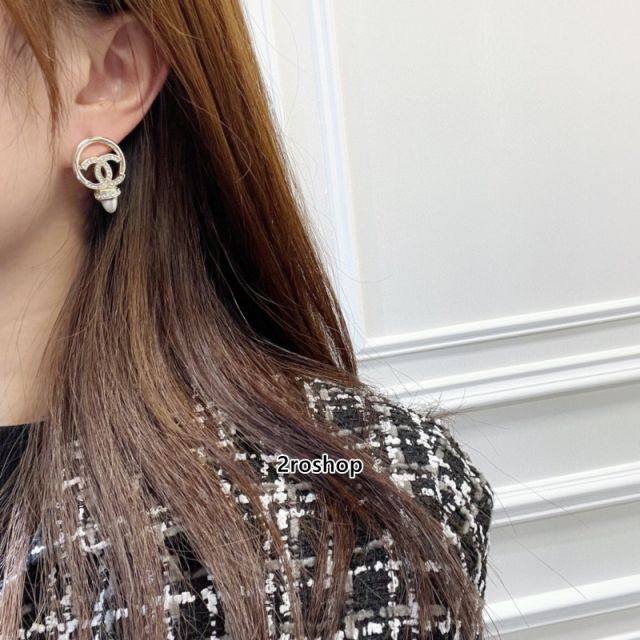 CHANEL 피어싱