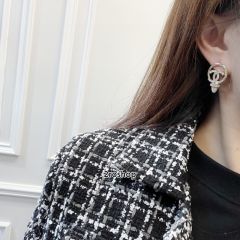 CHANEL 피어싱
