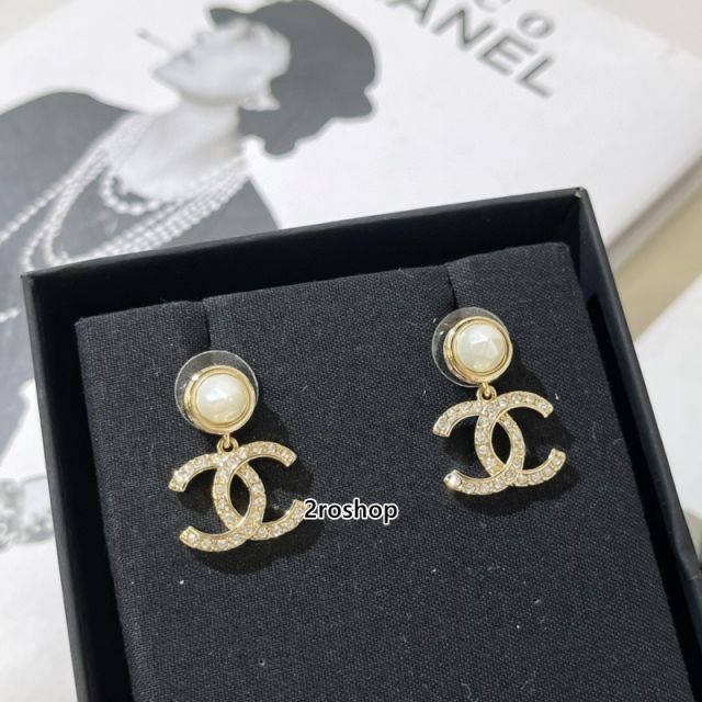 CHANEL 피어싱