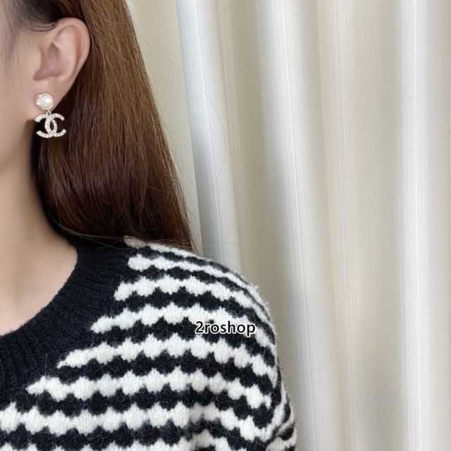 CHANEL 피어싱