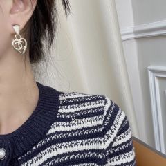 CHANEL 피어싱