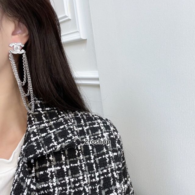 CHANEL 피어싱