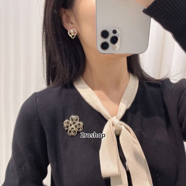 CHANEL 브로치