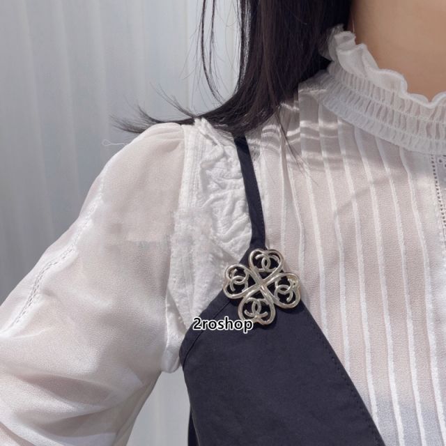 CHANEL 브로치