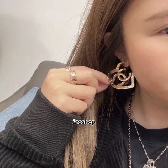 CHANEL 피어싱