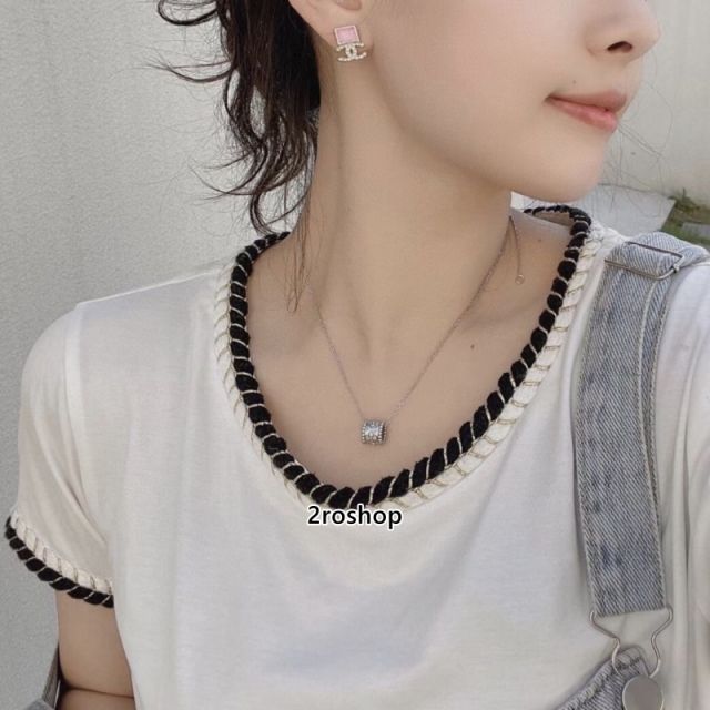 CHANEL 피어싱