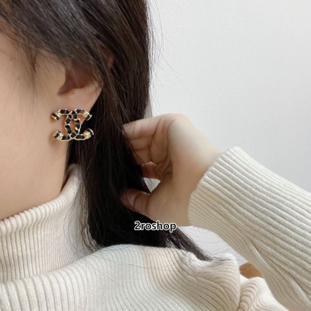 CHANEL 피어싱