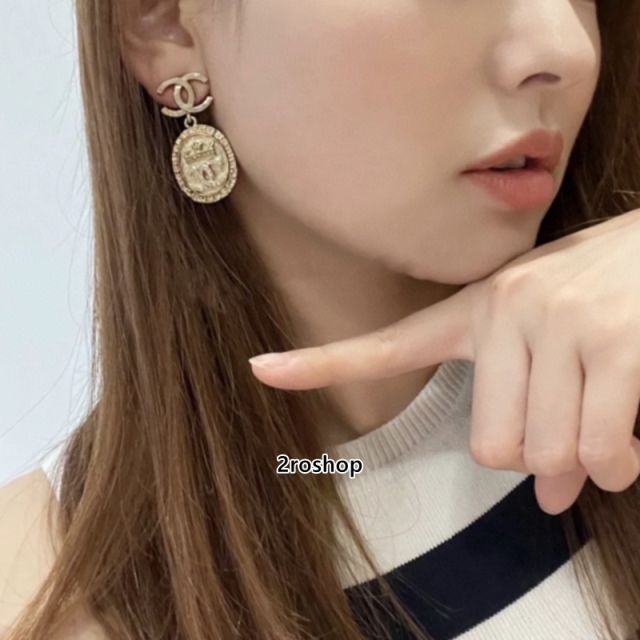 CHANEL 피어싱