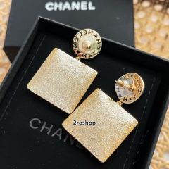 CHANEL 피어싱