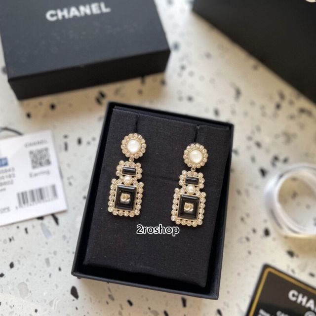 CHANEL 피어싱
