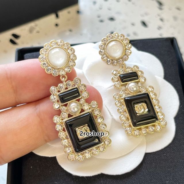 CHANEL 피어싱