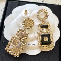 CHANEL 피어싱