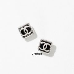 CHANEL 피어싱