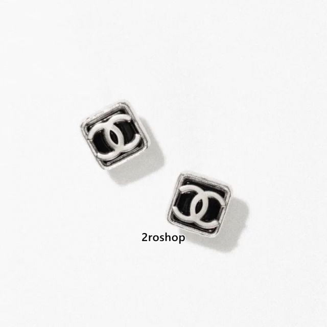 CHANEL 피어싱