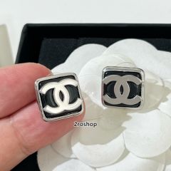 CHANEL 피어싱