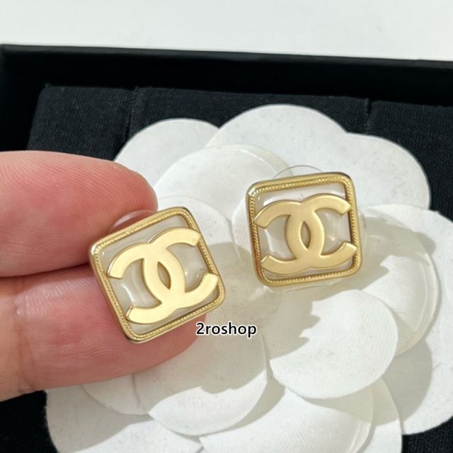 CHANEL 피어싱