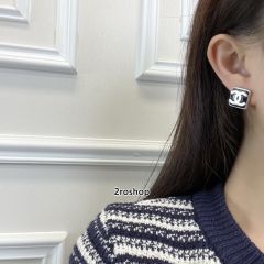 CHANEL 피어싱