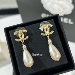 CHANEL 피어싱