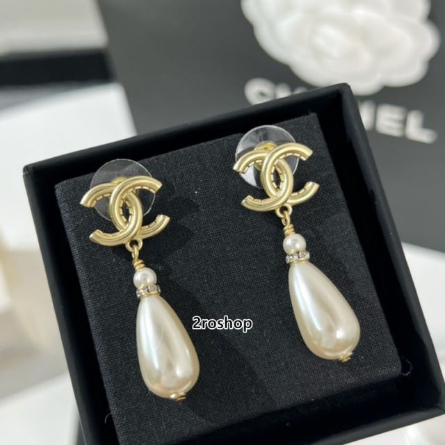 CHANEL 피어싱