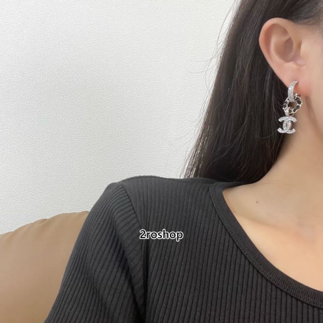 CHANEL 피어싱