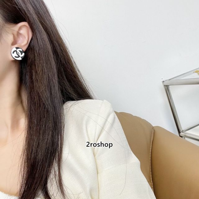CHANEL 피어싱