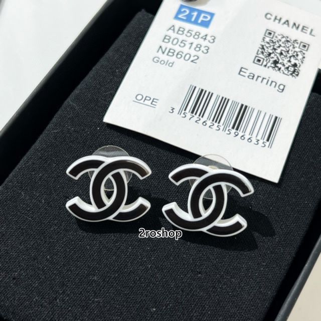 CHANEL 피어싱