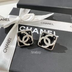 CHANEL 피어싱