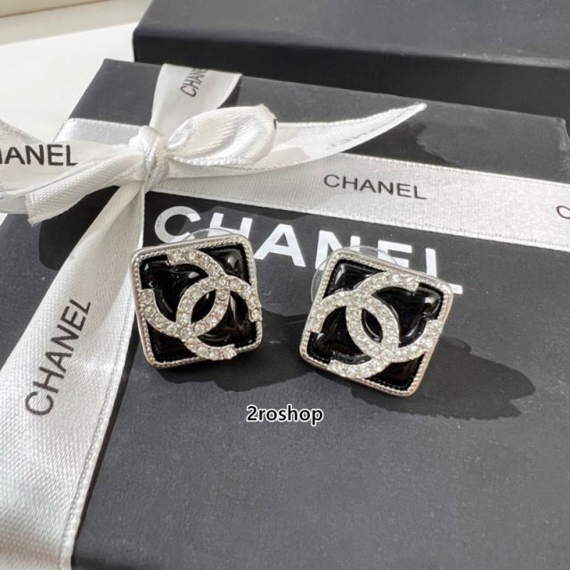 CHANEL 피어싱