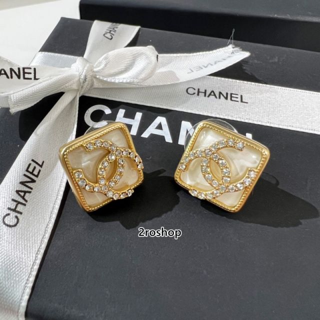 CHANEL 피어싱
