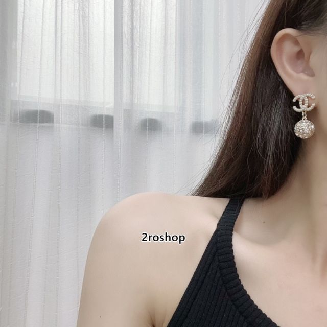 CHANEL 피어싱