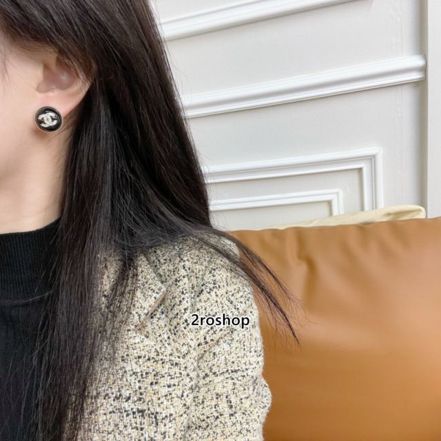 CHANEL 피어싱