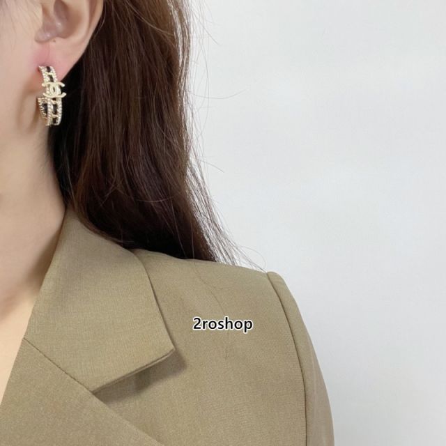 CHANEL 피어싱
