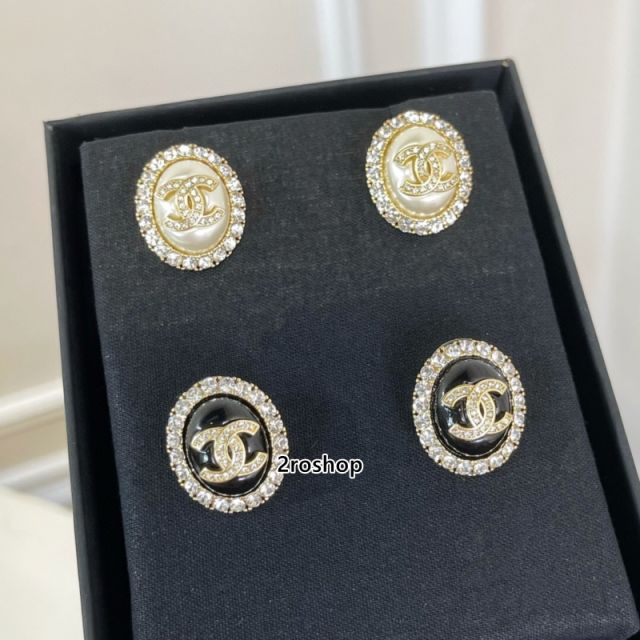 CHANEL 피어싱