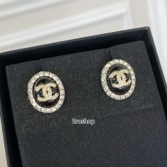 CHANEL 피어싱