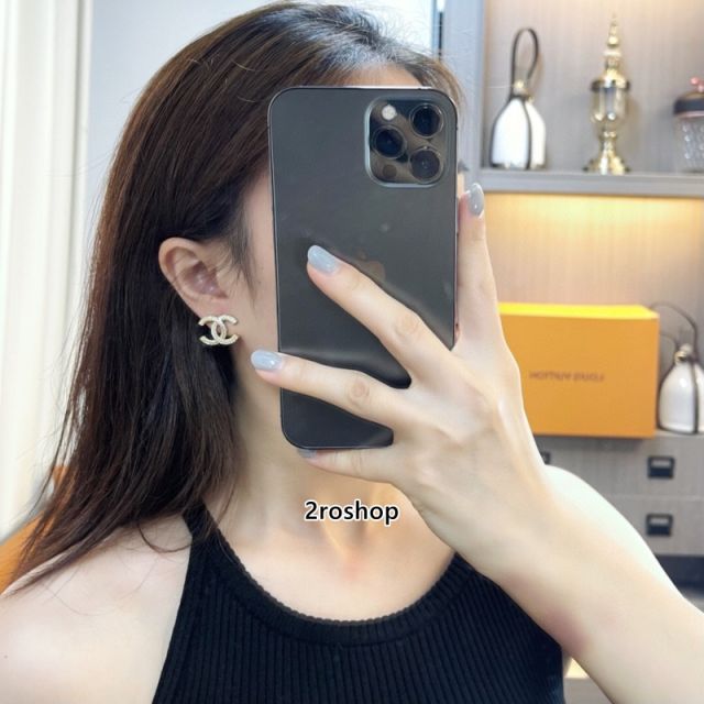 CHANEL 피어싱