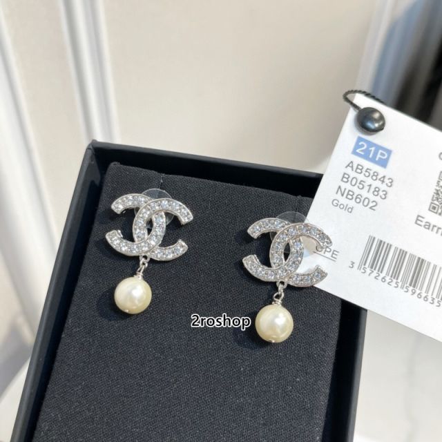CHANEL 피어싱