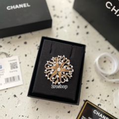 CHANEL 브로치
